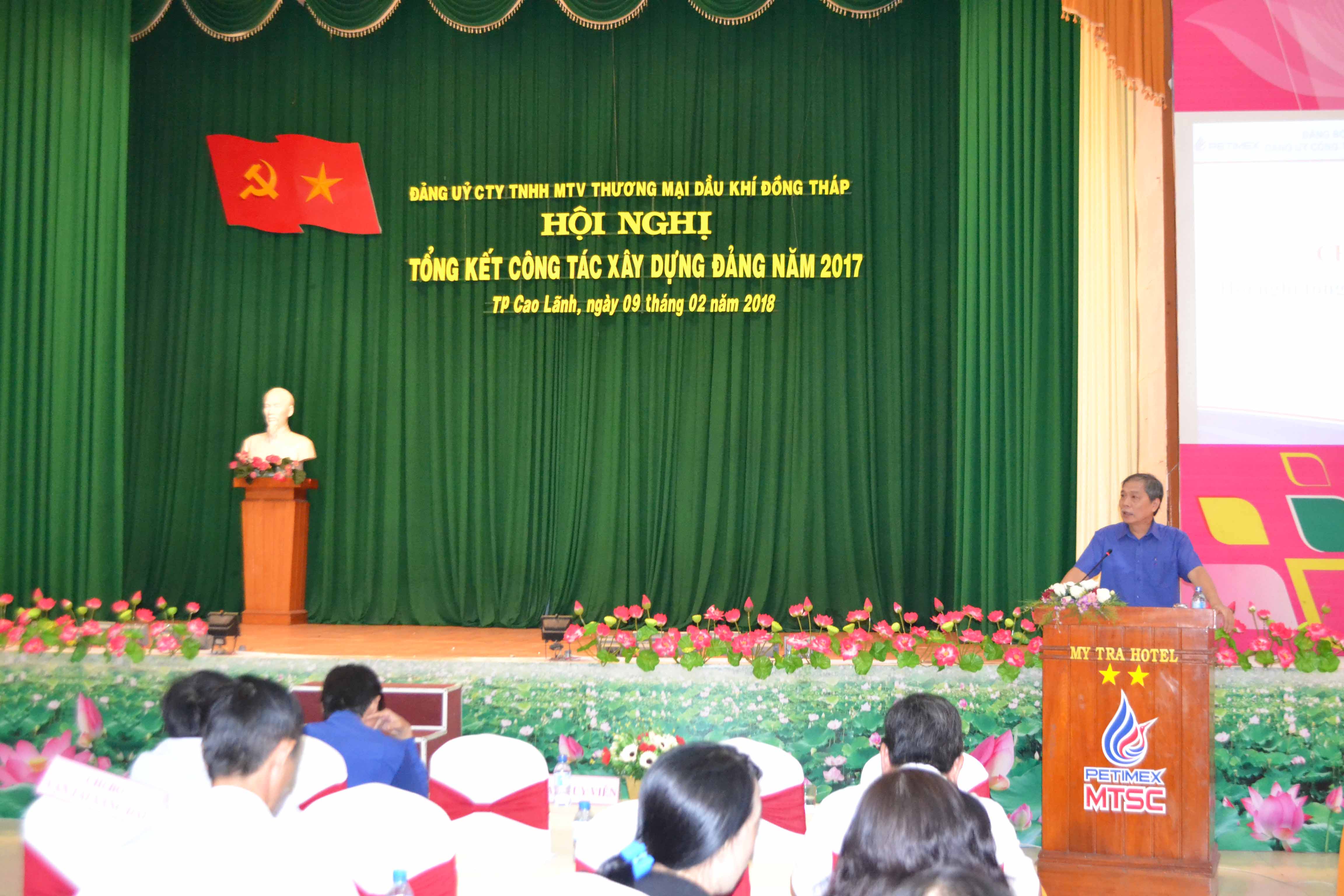 Đảng ủy công ty petimex tổ chức hội nghị học tập, quán triệt nghị quyết trung ương 6 khóa xii và tổng kết công tác xây dựng đảng năm 2017. (12/02/2018)