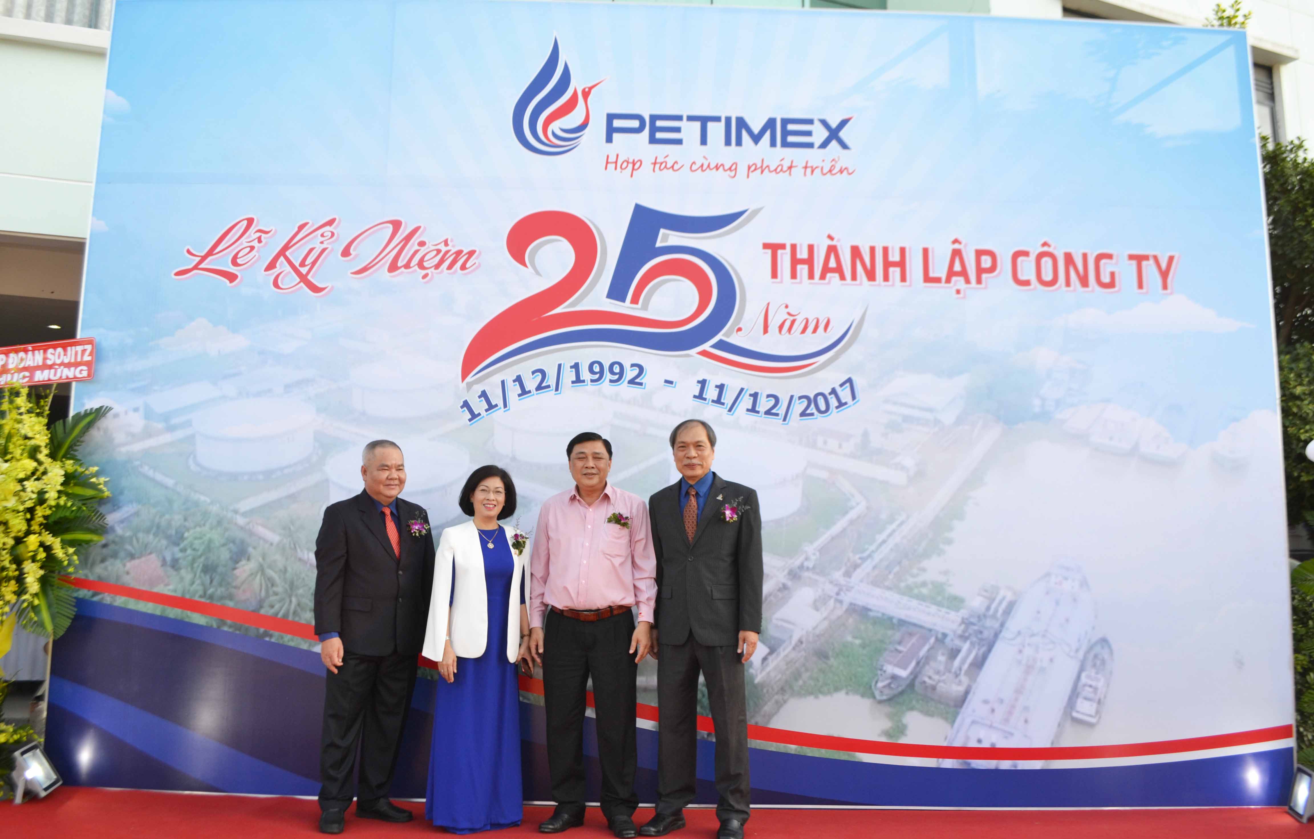 Petimex kỷ niệm 25 năm thành lập và phát triển (12/12/2017) Petimex kỷ niệm 25 năm thành lập và phát triển (12/12/2017)