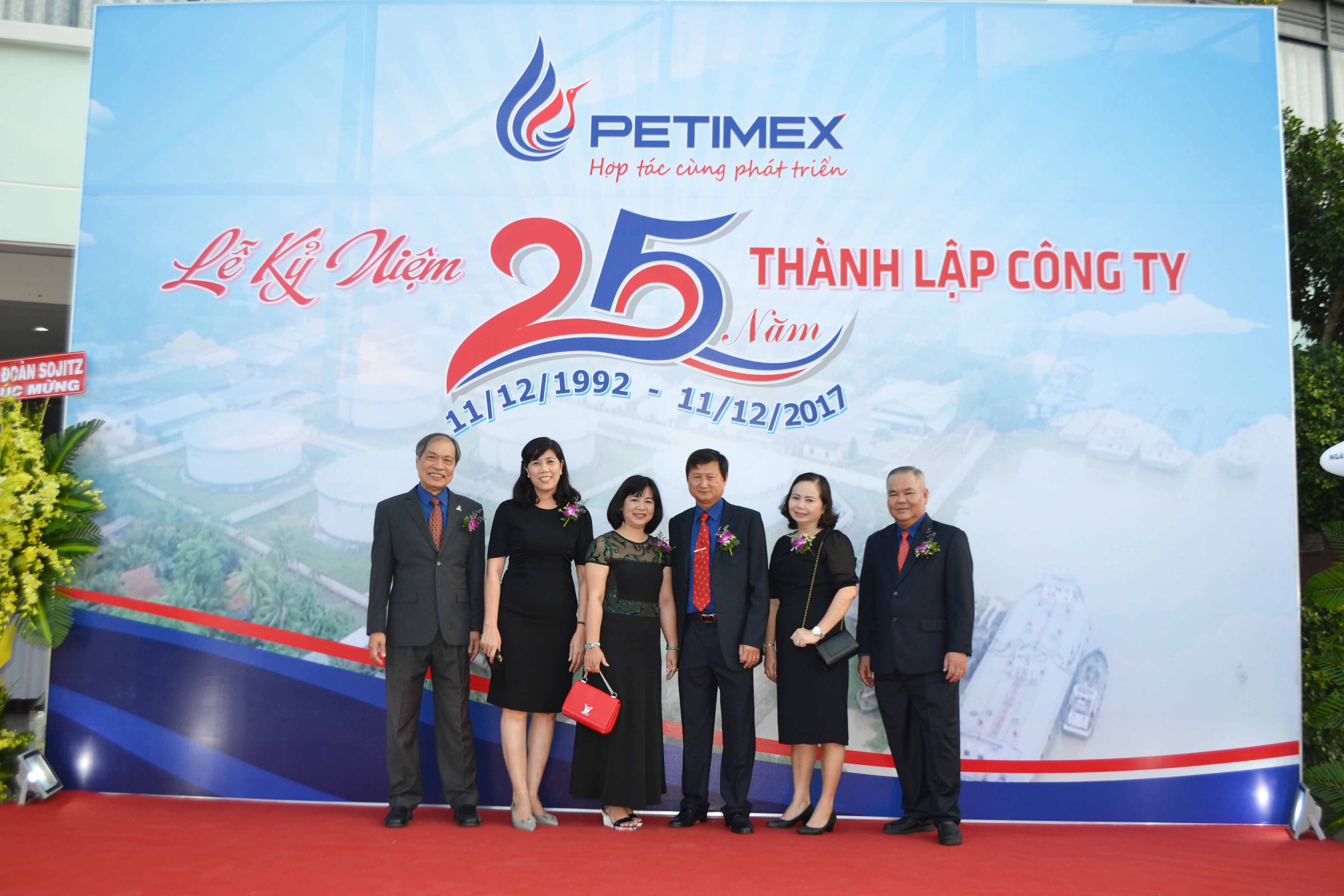 Petimex kỷ niệm 25 năm thành lập và phát triển (12/12/2017) Petimex kỷ niệm 25 năm thành lập và phát triển (12/12/2017)