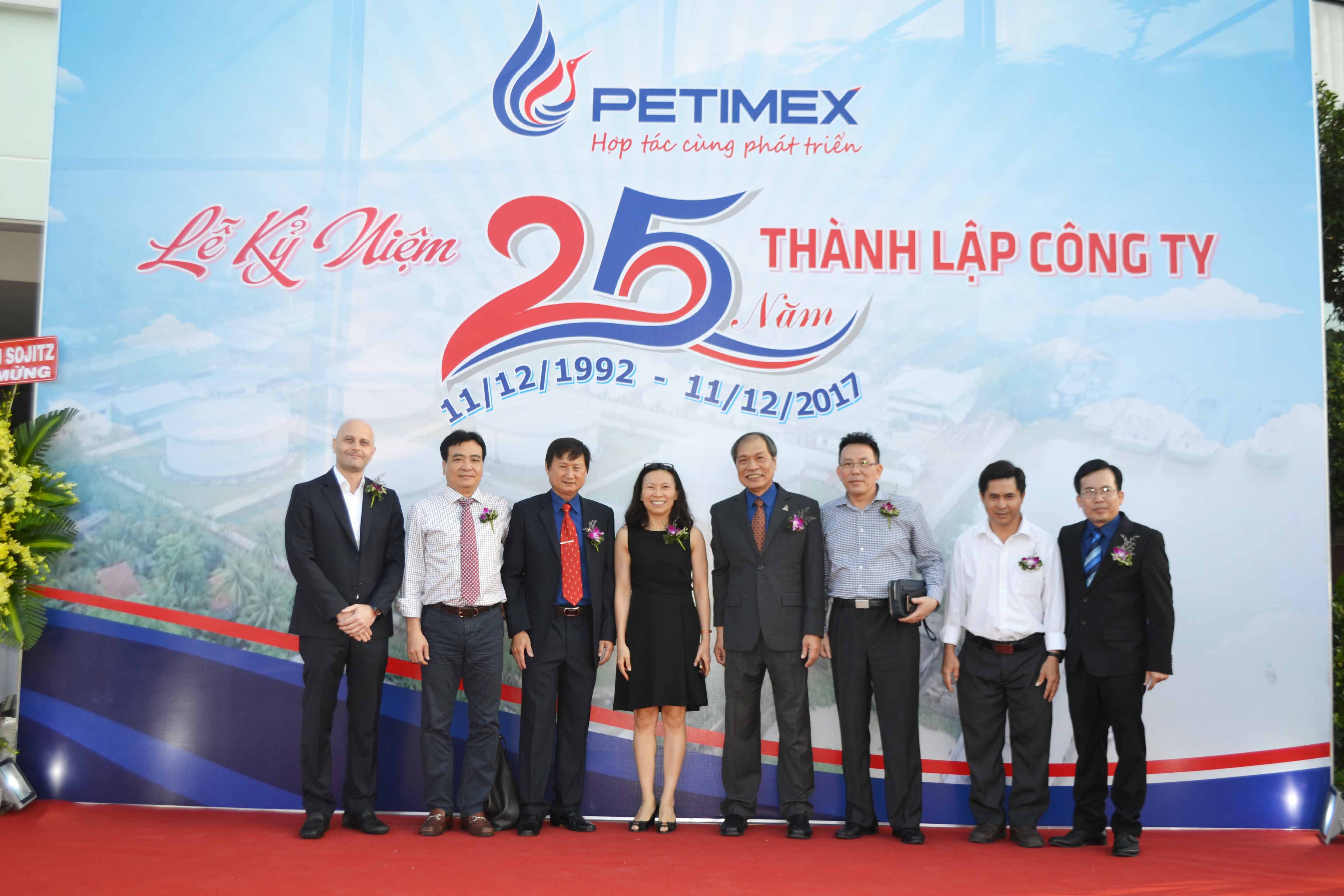 Petimex kỷ niệm 25 năm thành lập và phát triển (12/12/2017) Petimex kỷ niệm 25 năm thành lập và phát triển (12/12/2017)