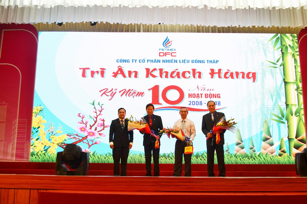 Lãnh đạo petimex chúc mừng kỷ niệm 10 năm thành lập công ty cổ phần nhiên liệu đồng tháp (19/01/2018) Lãnh đạo petimex chúc mừng kỷ niệm 10 năm thành lập công ty cổ phần nhiên liệu đồng tháp (19/01/2018)