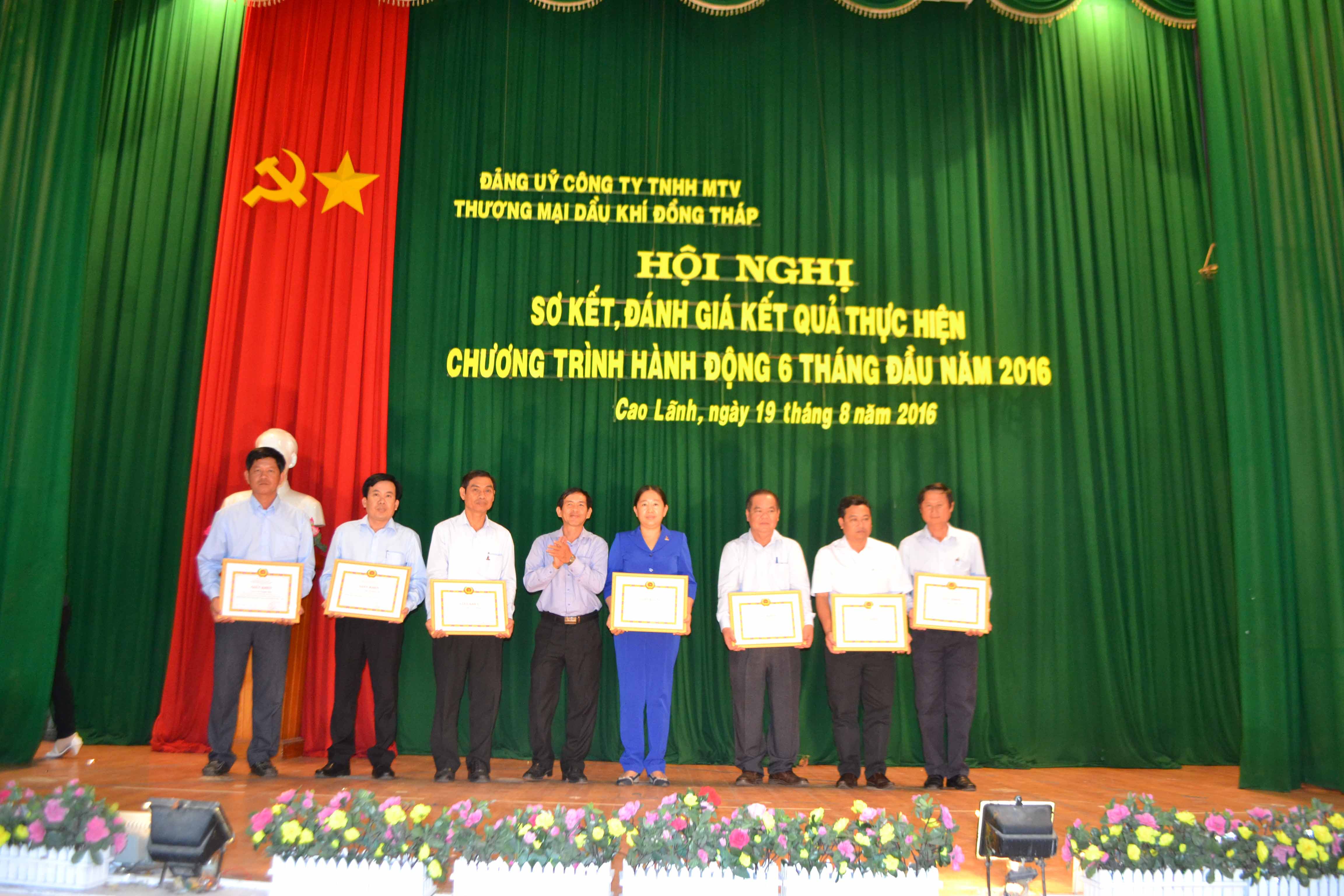 Đảng ủy công ty petimex tổ chức sơ kết, đánh giá kết quả thực hiện chương trình hành động 6 tháng đầu năm 2016. (22/08/2016)