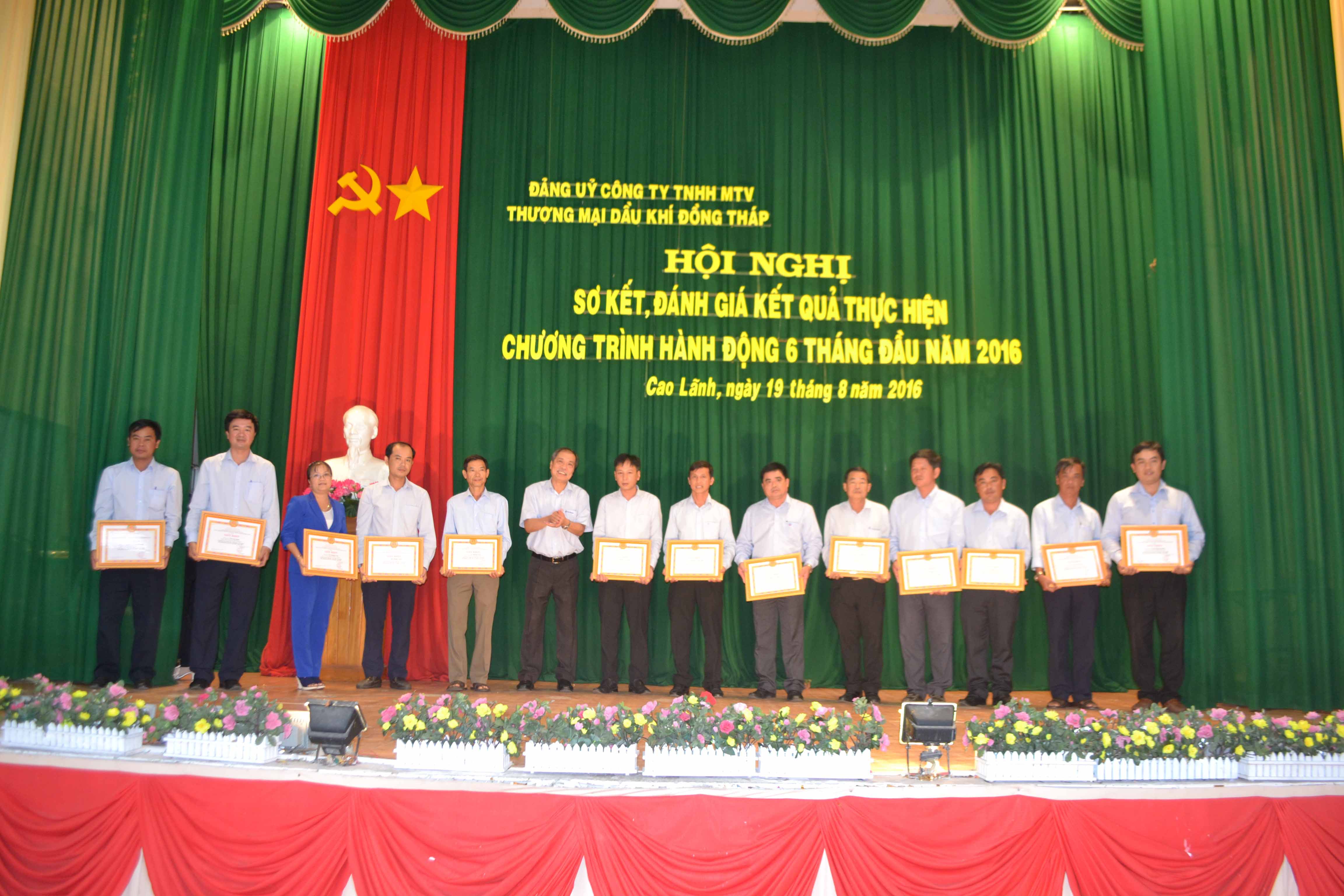 Đảng ủy công ty petimex tổ chức sơ kết, đánh giá kết quả thực hiện chương trình hành động 6 tháng đầu năm 2016. (22/08/2016)