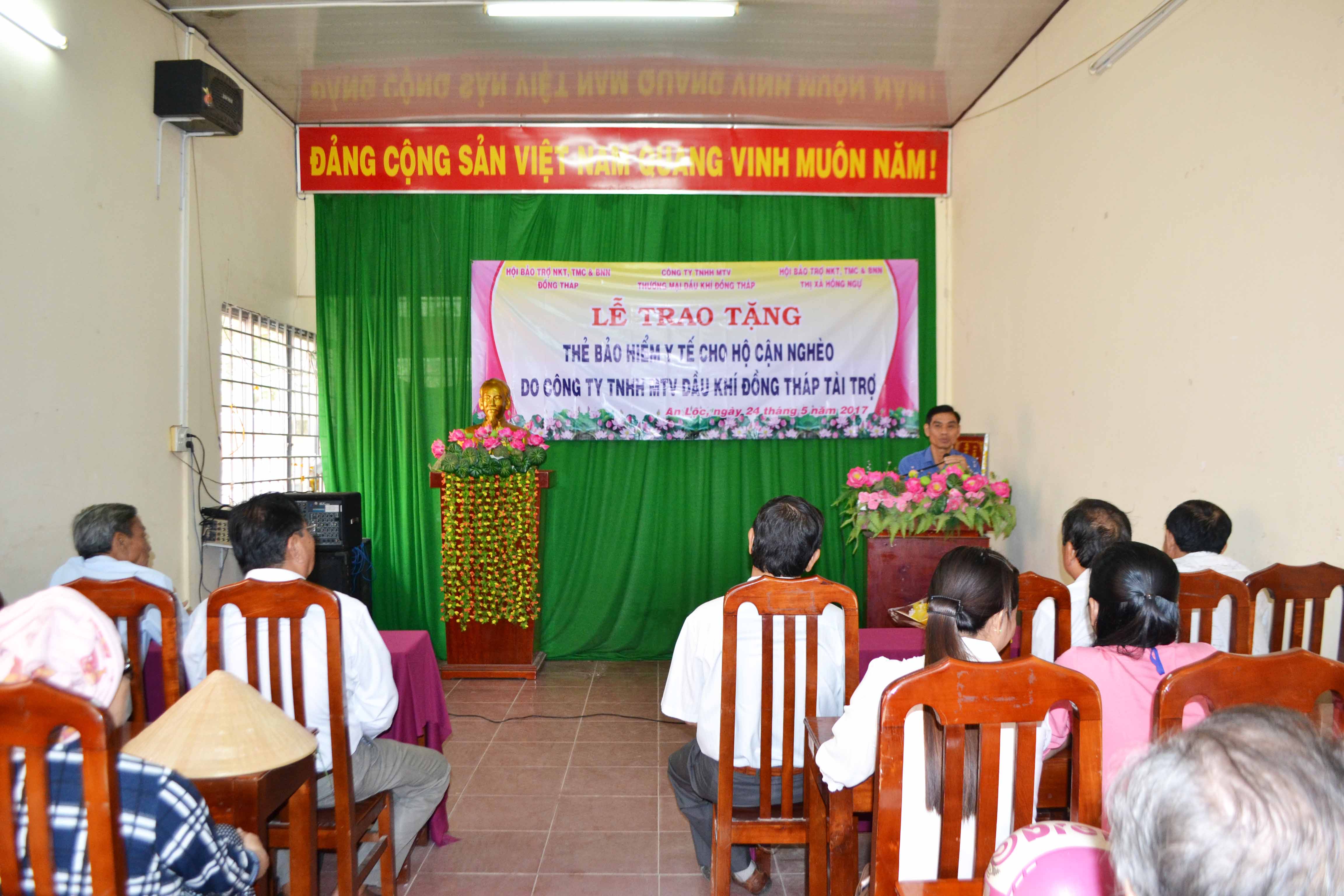 Petimex cùng hội bảo trợ người khuyết tật, trẻ mồ coi và bệnh nhân nghèo tỉnh đồng tháp trao thẻ bhyt cho hộ cận nghèo tại phường an lộc thị xã hồng ngự

 (25/05/2017)