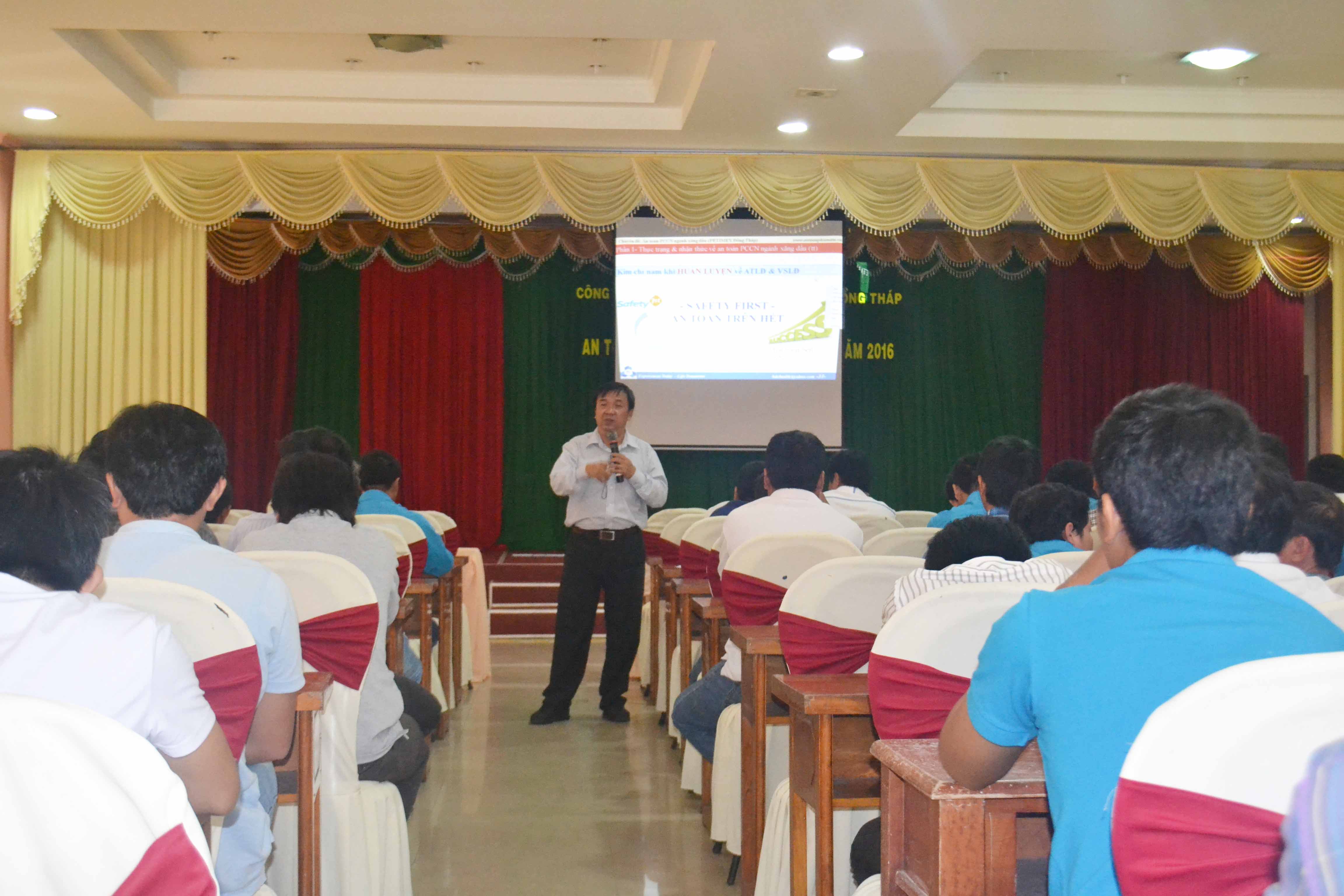 Petimex tổ chức khám sức khỏe định kỳ, bệnh nghề nghiệp và tập huấn atlđ – vslđ năm 2016. (11/03/2016)