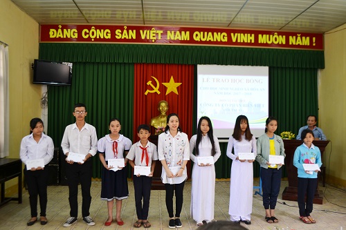 Petimex trao học bổng cho học sinh nghèo các xã an bình huyện cao lãnh, hòa an, mỹ trà tp cao lãnh đầu năm học 2017-2018 (05/09/2017)